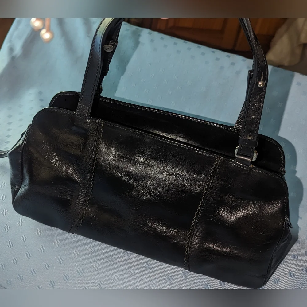 Arezzo black leather shoulder bag.